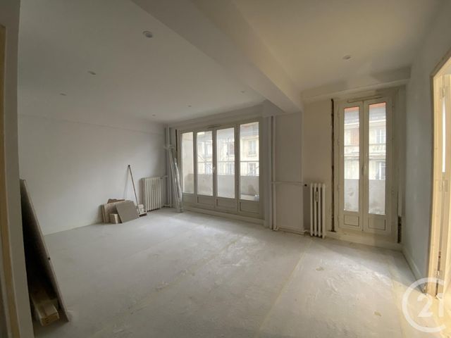 Appartement T2 à louer - 2 pièces - 43.83 m2 - PARIS - 75017 - ILE-DE-FRANCE - Century 21 Marché Escudier